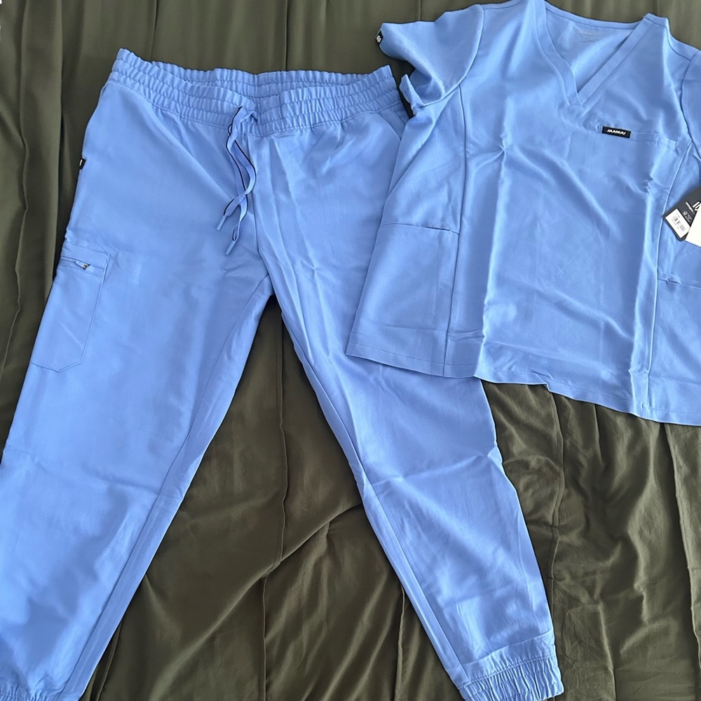Brand new Jaanuu scrub set, still has tags!
